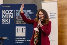 Dr Ewelina Gdaniec na konferencji Akademii Młodych Uczonych PAN „Zostań Badaczką”