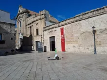 Fasada kościoła Sta Scholastica w Bari