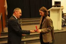 Wręczenie Medali Komisji Edukacji Narodowej - Dziekan Wydziału Historycznego dr hab. Arkadiusz Janicki, prof. UG i dr Magdalena Staręga