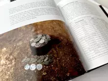 popularno-naukowa broszura pt. „Skarb monet w klasztorze franciszkanów w Barczewie”