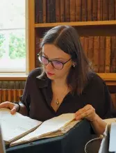 Dr Julia Możdżeń i dr Aleksandra Girsztowt-Biskup - badania proweniencyjne starodruków z UMK w Berlinie