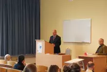 Wykład (w j. angielskim) Thomasa Yeagera (fotorealcja)
