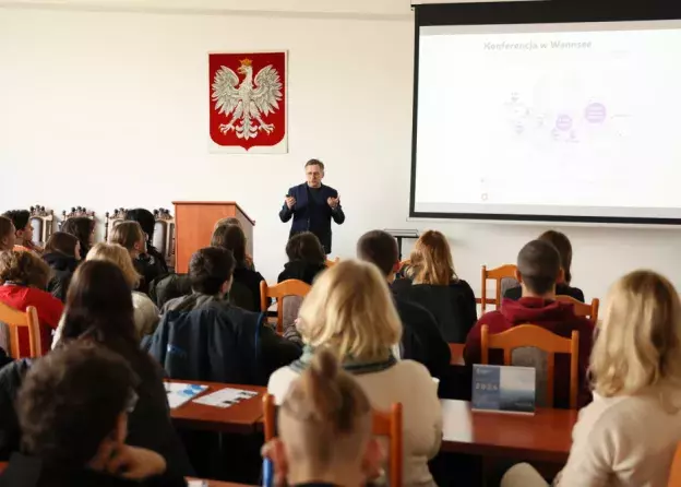 Licealistki i licealiści z Człuchowa i Rumi na Wydziale Historycznym