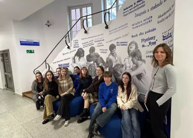Studentki i studenci kierunku Ochrona Dóbr Kultury i Muzealnictwo na zajęciach w Muzeum…