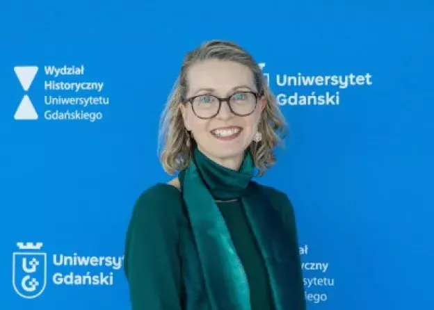 Królowe, podział władzy i monarchia korporacyjna. Wywiad z prof. Eleną Woodecre
