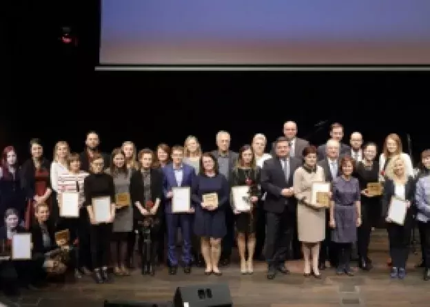 Nagroda Bursztynowego Mieczyka im. Macieja Płażyńskiego w kategorii debiut roku 2016 dla studentek…